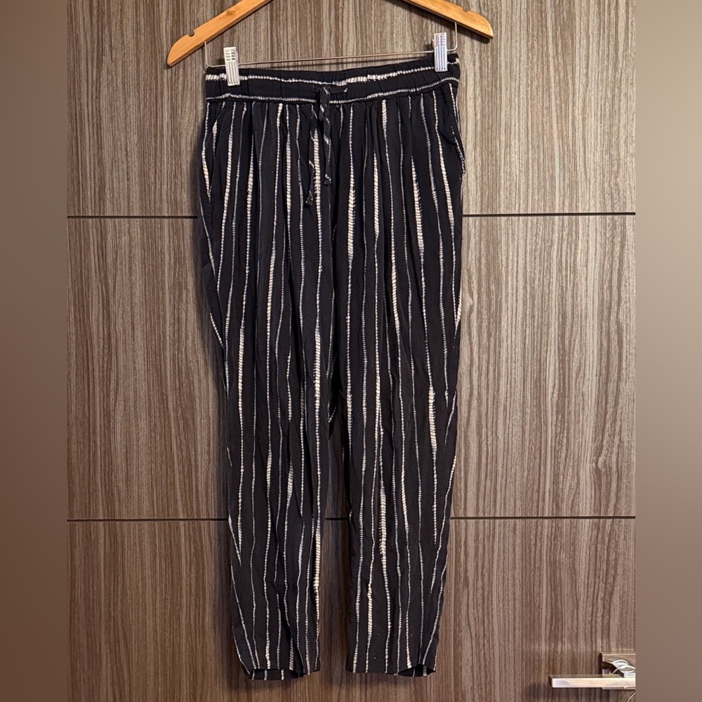 Banana Republic Navy and White Striped Cropped Pants
